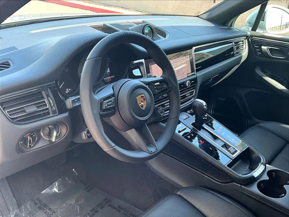 2026 Porsche Macan S - Image 28 of 31