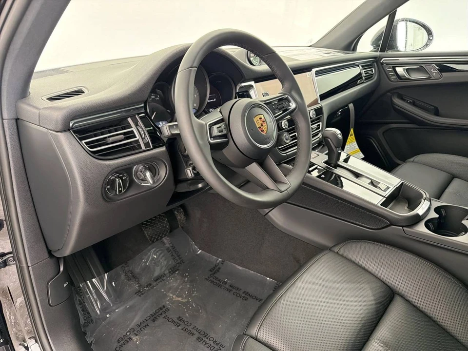 2026 Porsche Macan S - Image 4 of 5