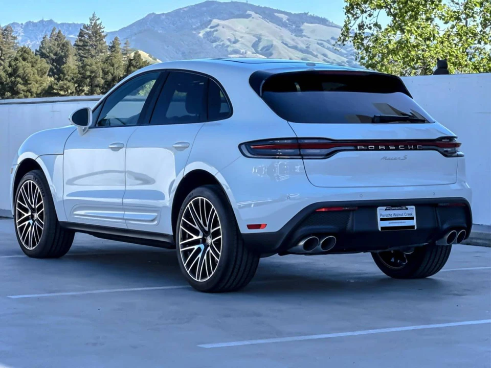 2026 Porsche Macan S - Image 3 of 4