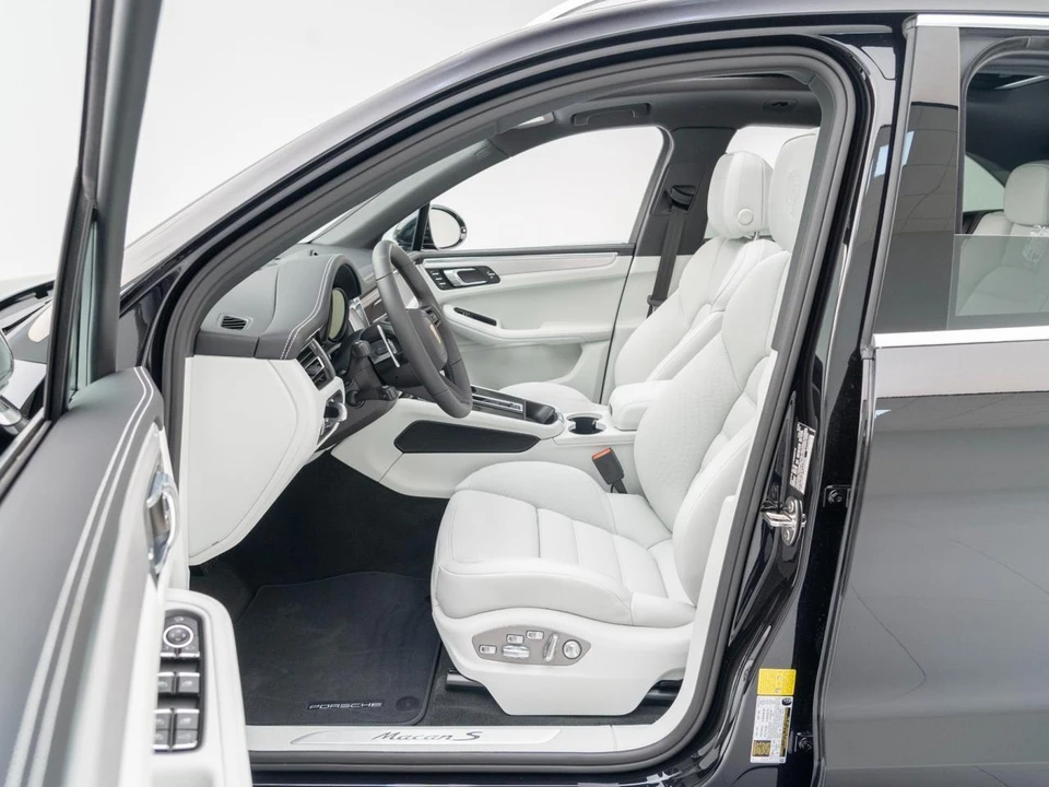 2026 Porsche Macan S - Image 18 of 31