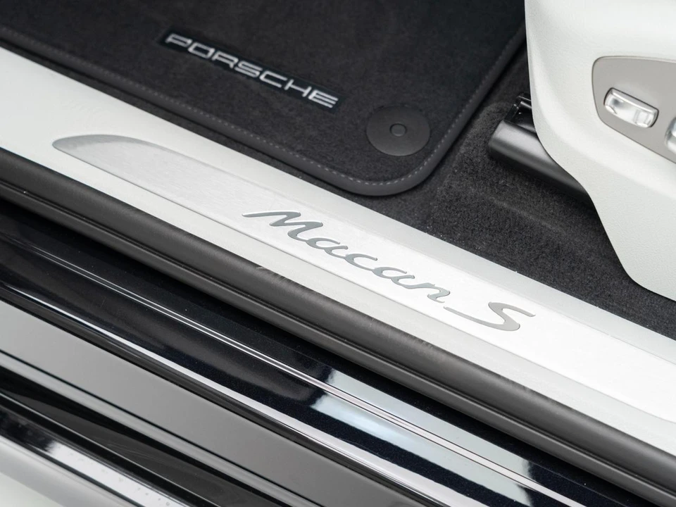 2026 Porsche Macan S - Image 15 of 31
