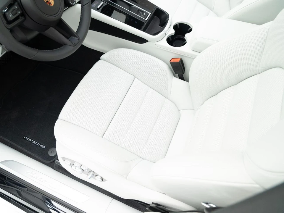 2026 Porsche Macan S - Image 17 of 31
