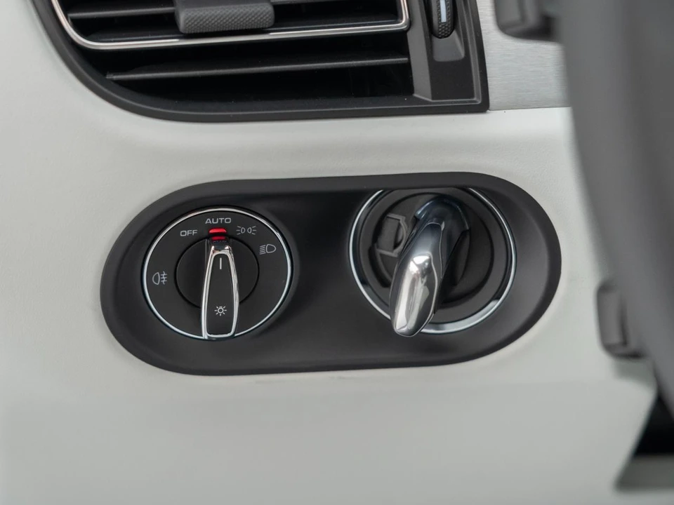 2026 Porsche Macan S - Image 29 of 31