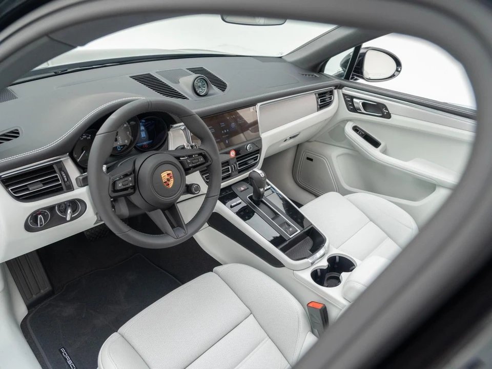 2026 Porsche Macan S - Image 4 of 31
