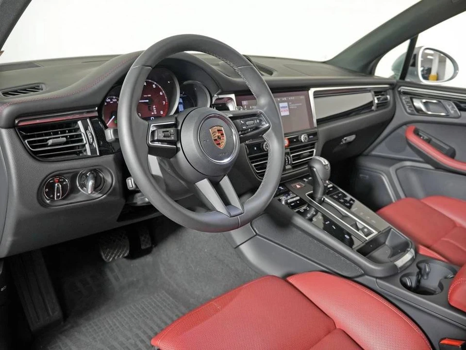 2026 Porsche Macan S - Image 4 of 4