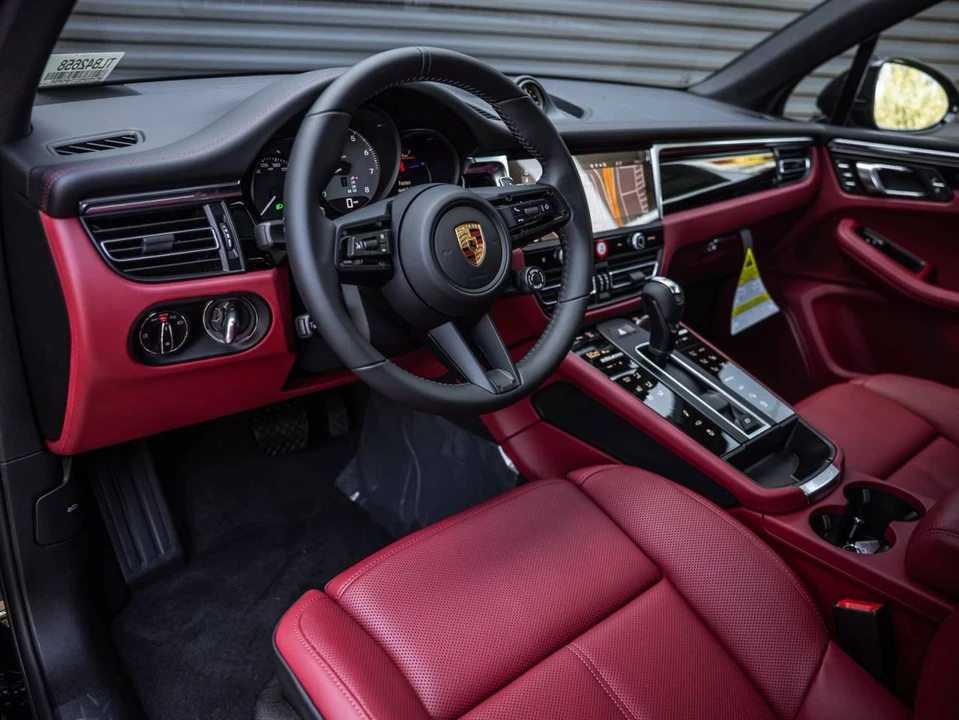 2026 Porsche Macan S - Image 4 of 5