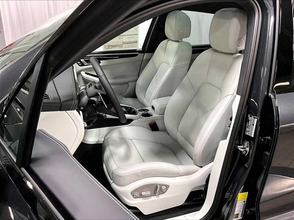2026 Porsche Macan S - Image 5 of 5