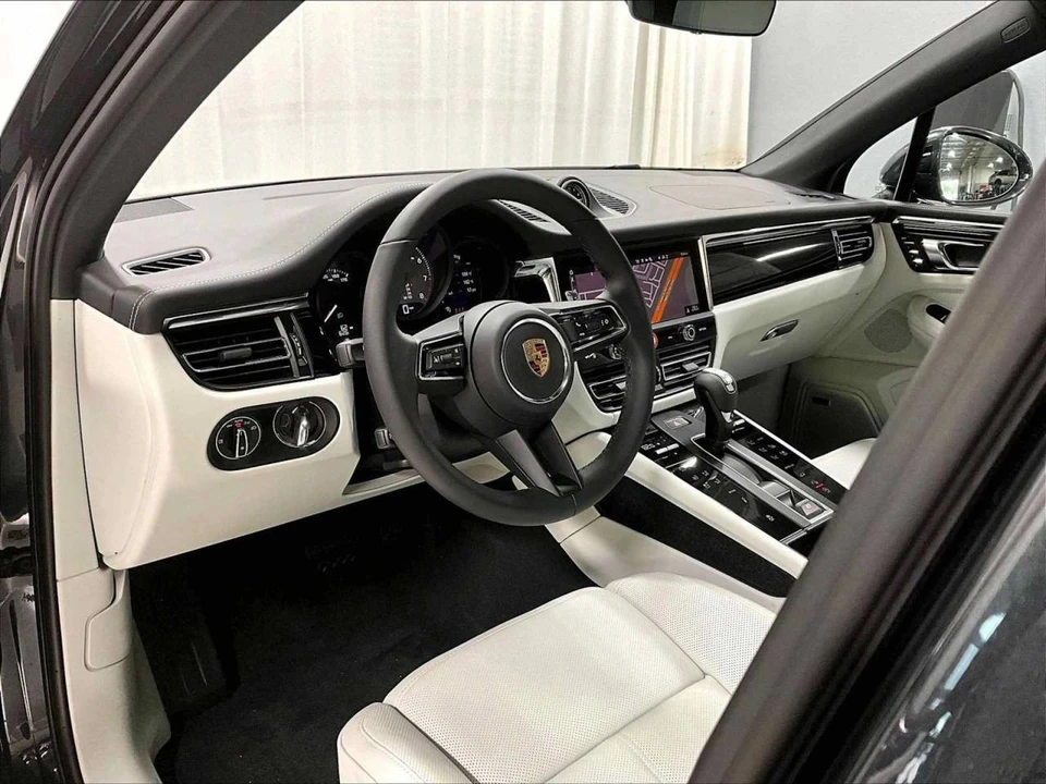 2026 Porsche Macan S - Image 4 of 5