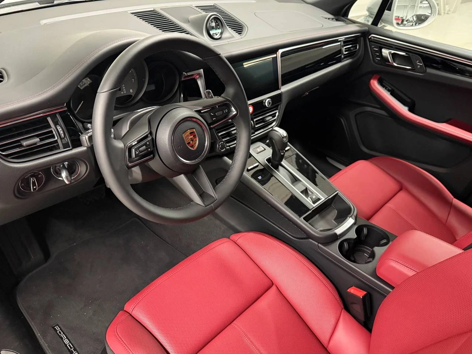 2026 Porsche Macan S - Image 4 of 5