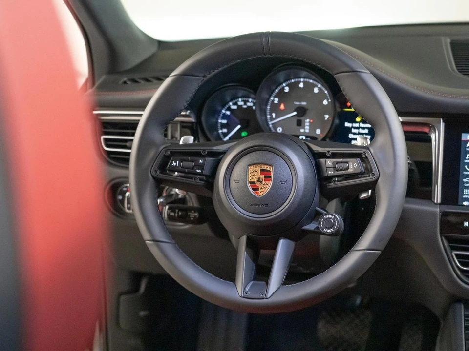 2026 Porsche Macan S - Image 27 of 29