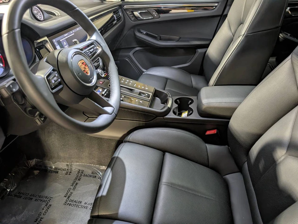 2026 Porsche Macan S - Image 4 of 5