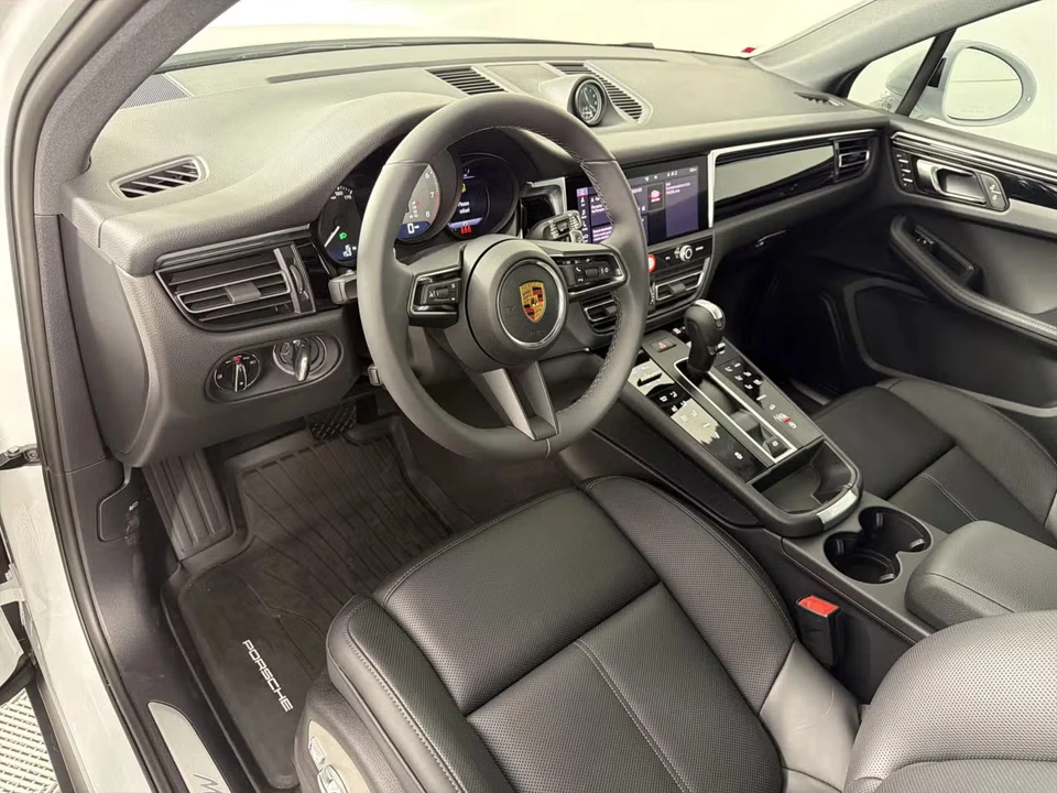 2026 Porsche Macan S - Image 28 of 31