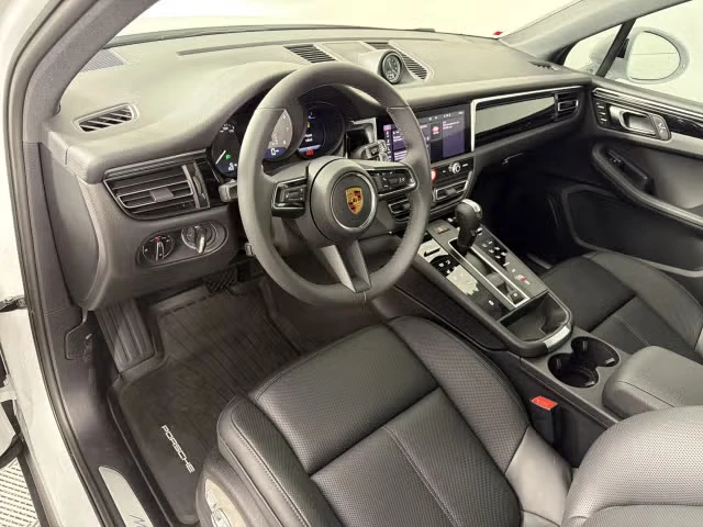 2026 Porsche Macan S - Image 26 of 31