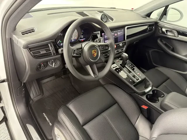 2026 Porsche Macan S - Image 30 of 31