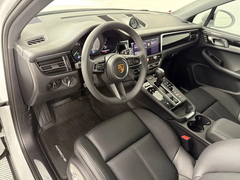 2026 Porsche Macan S - Image 27 of 31