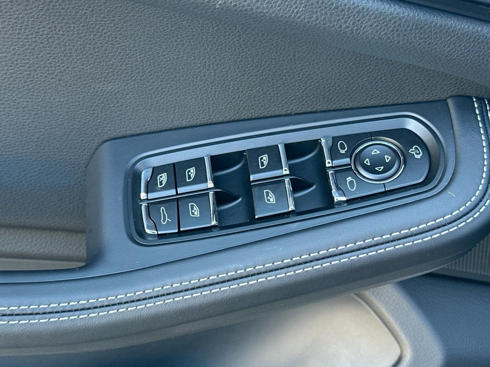 2026 Porsche Macan S - Image 13 of 31