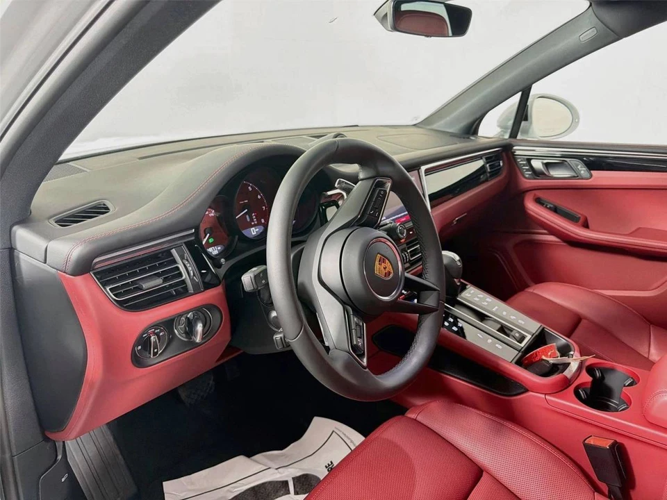 2026 Porsche Macan S - Image 4 of 5