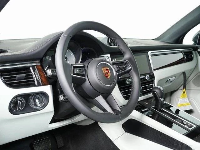 2026 Porsche Macan S - Image 4 of 5