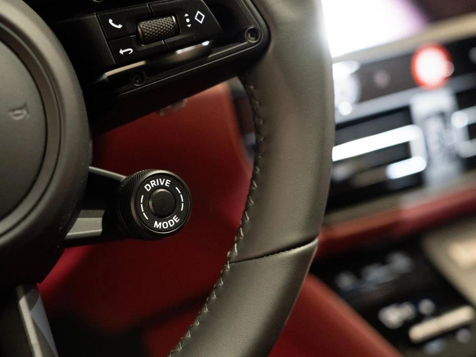 2026 Porsche Macan S - Image 23 of 27
