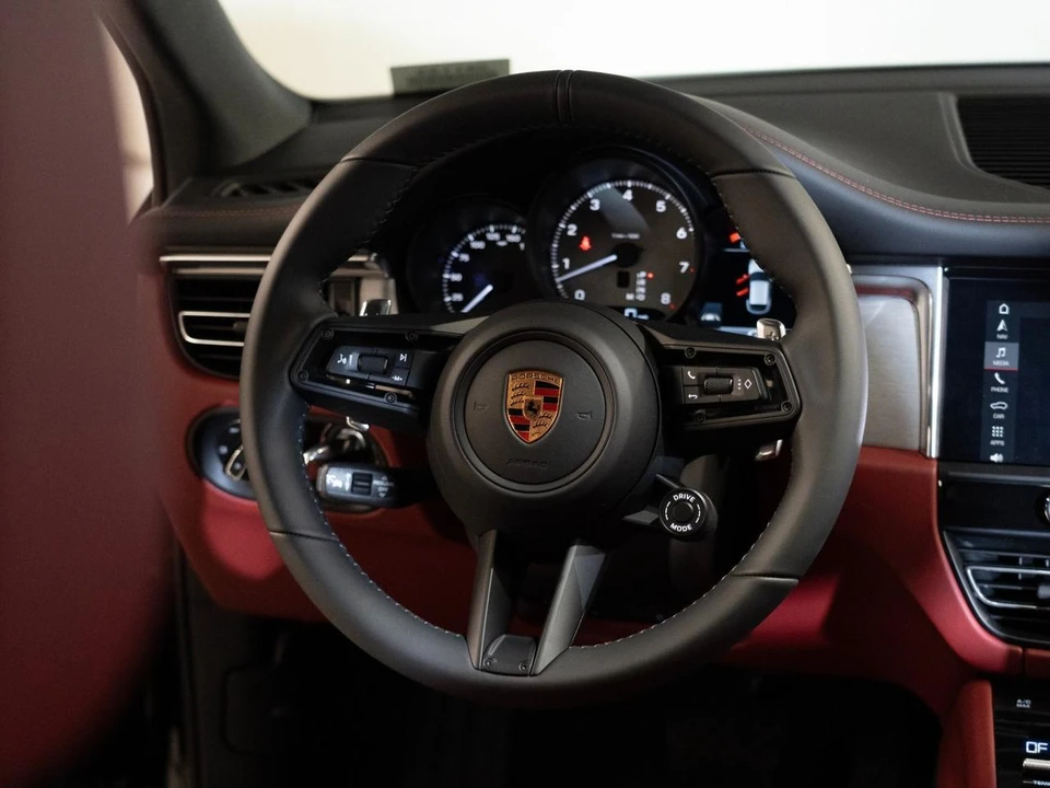 2026 Porsche Macan S - Image 26 of 27