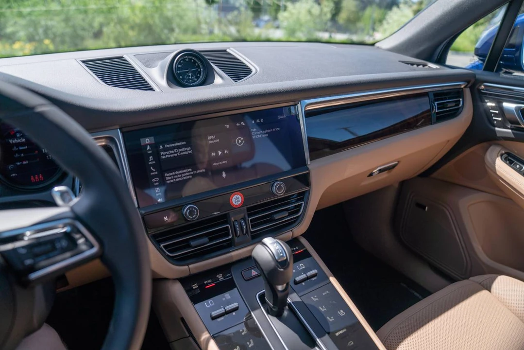 2026 Porsche Macan S - Image 5 of 5