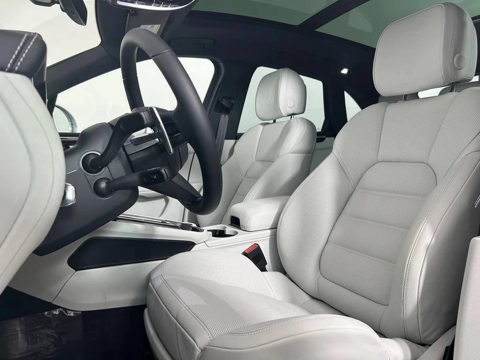 2026 Porsche Macan S - Image 5 of 5