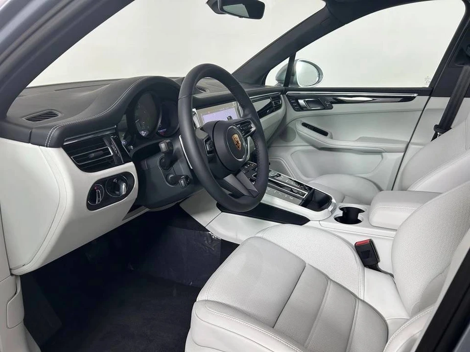 2026 Porsche Macan S - Image 4 of 5