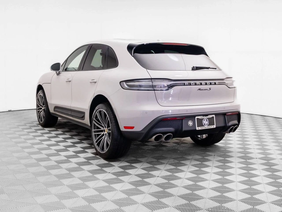 2026 Porsche Macan S - Image 3 of 5