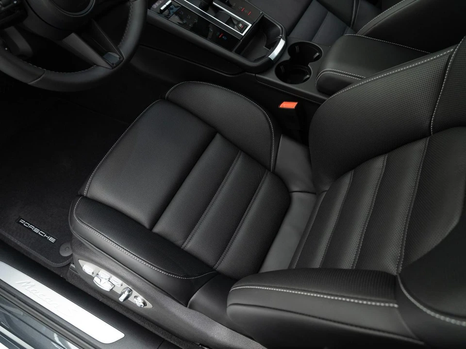 2026 Porsche Macan - Image 17 of 31