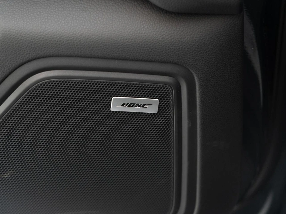 2026 Porsche Macan - Image 23 of 31