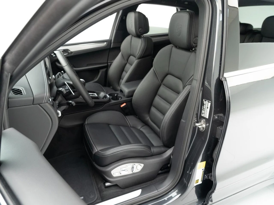 2026 Porsche Macan - Image 5 of 31