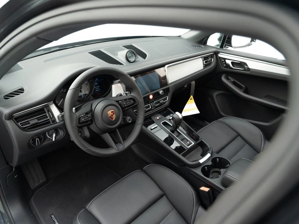 2026 Porsche Macan - Image 4 of 31