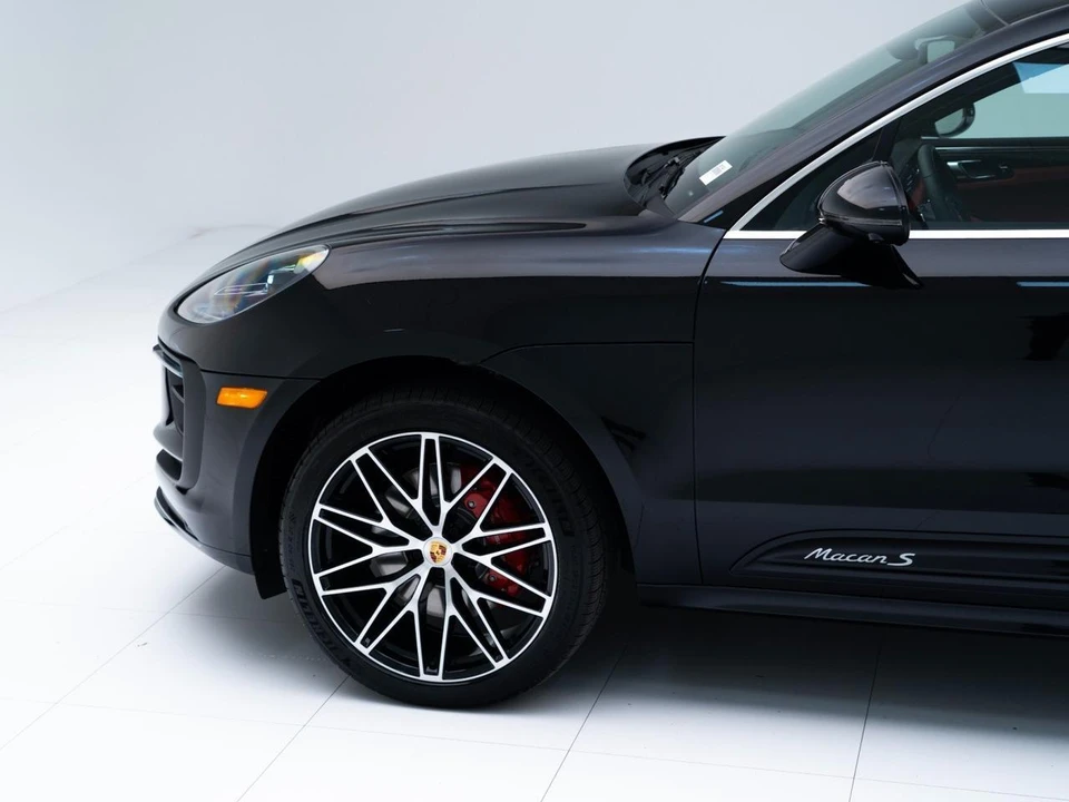 2026 Porsche Macan - Image 11 of 31