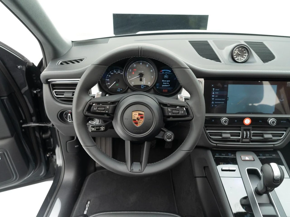 2026 Porsche Macan - Image 31 of 31