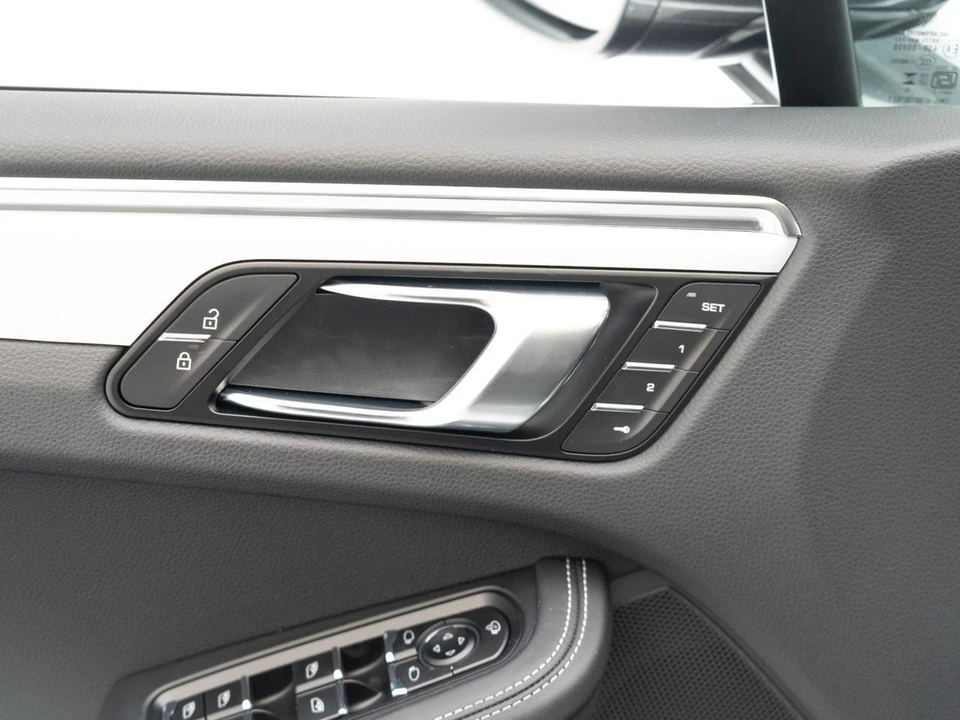 2026 Porsche Macan - Image 22 of 31