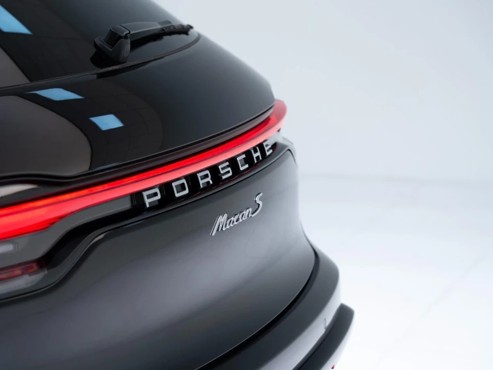 2026 Porsche Macan - Image 14 of 31