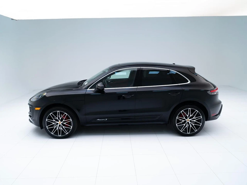 2026 Porsche Macan - Image 2 of 31