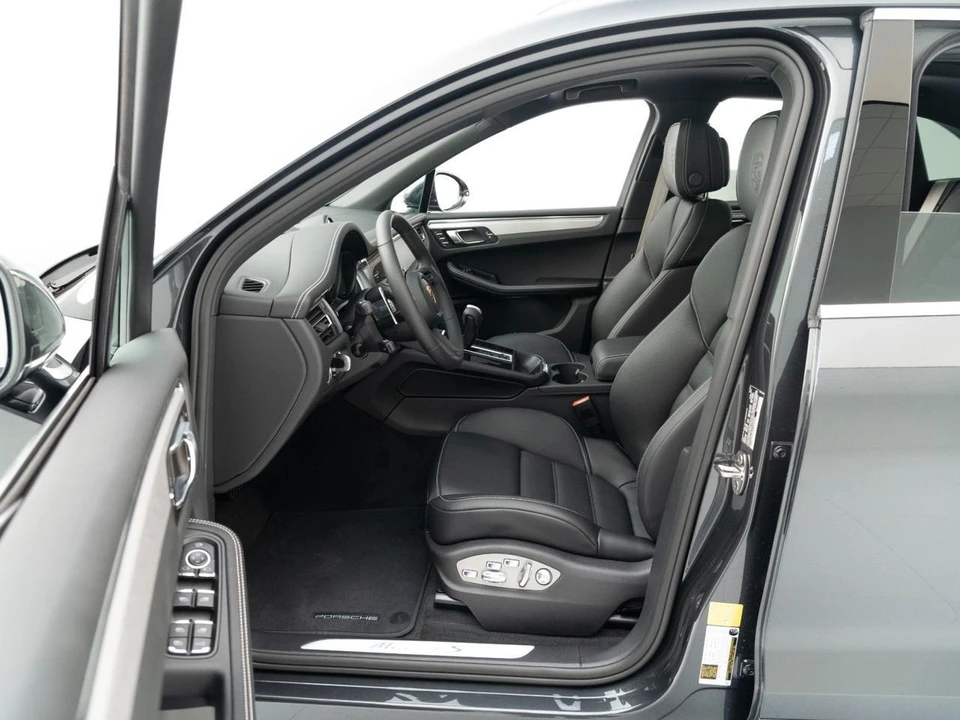 2026 Porsche Macan - Image 18 of 31