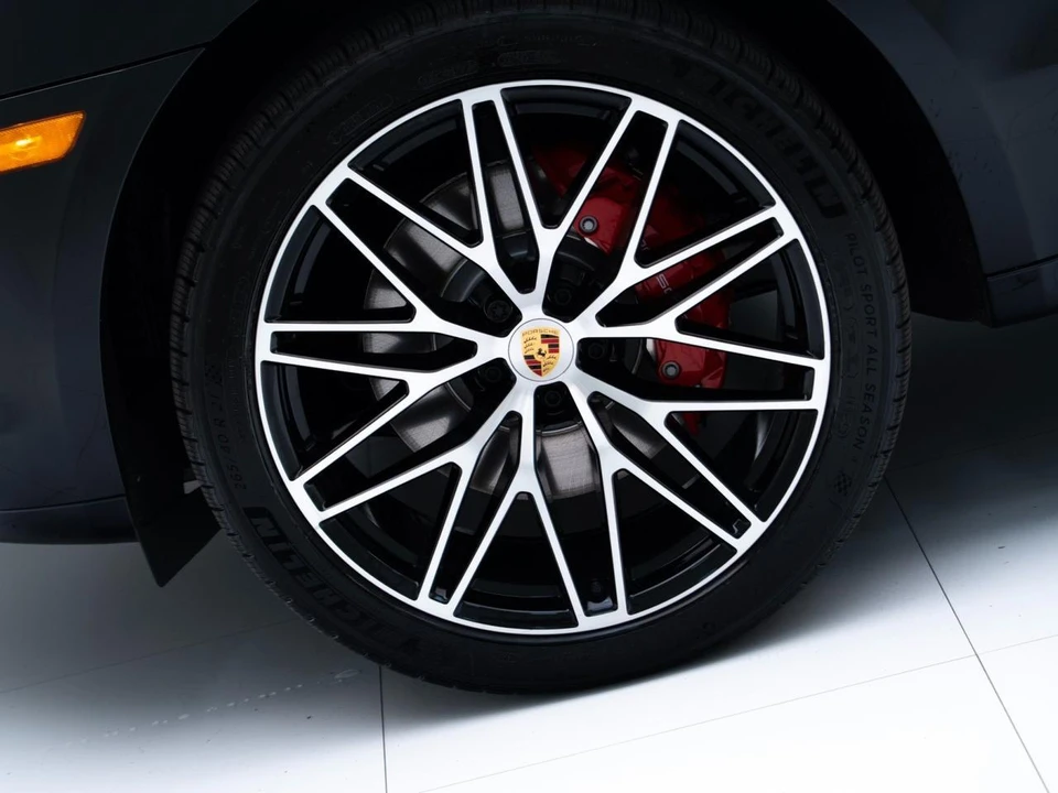 2026 Porsche Macan - Image 12 of 31
