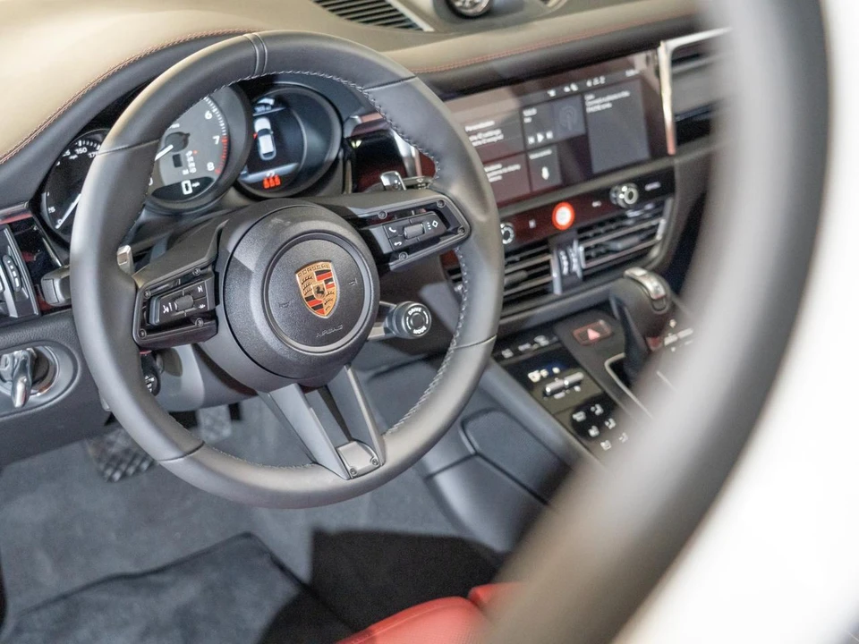 2026 Porsche Macan S - Image 15 of 29