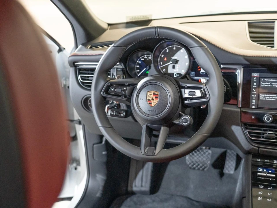 2026 Porsche Macan S - Image 27 of 29