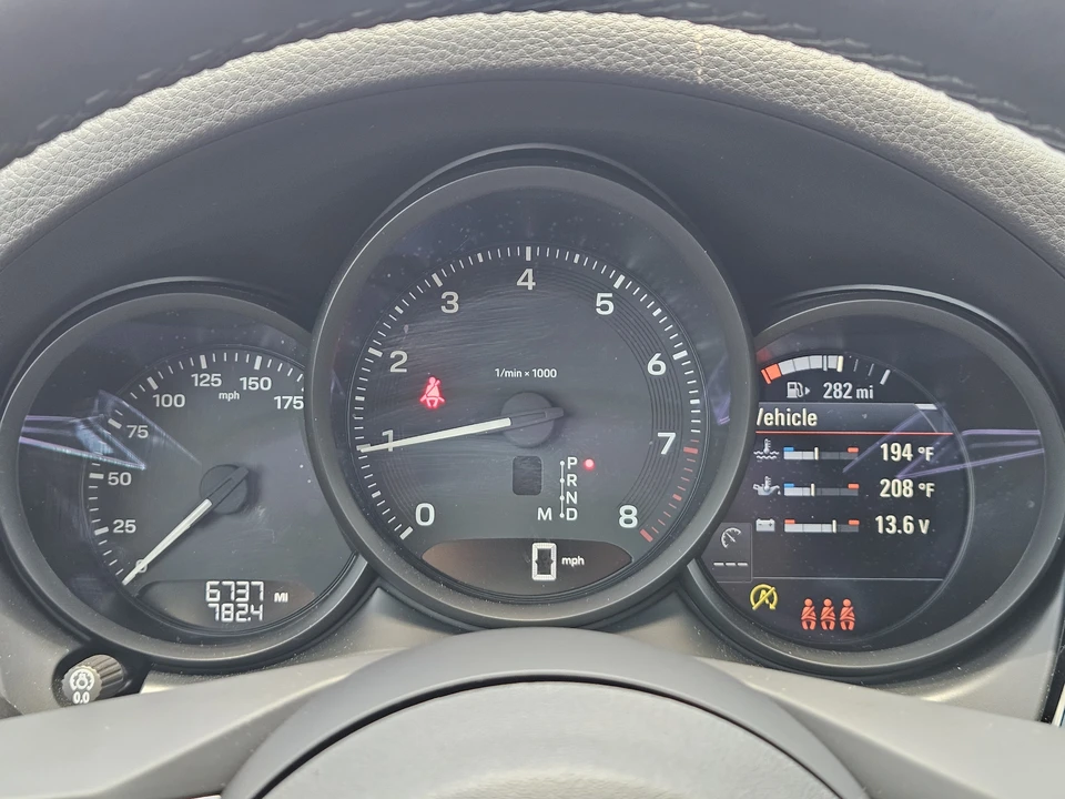 2026 Porsche Macan - Image 15 of 30