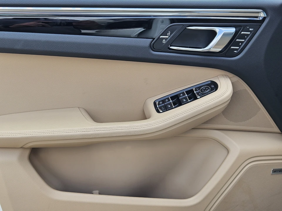 2026 Porsche Macan - Image 21 of 30