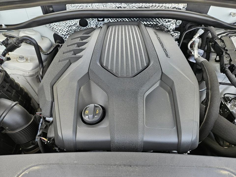 2026 Porsche Macan - Image 29 of 30