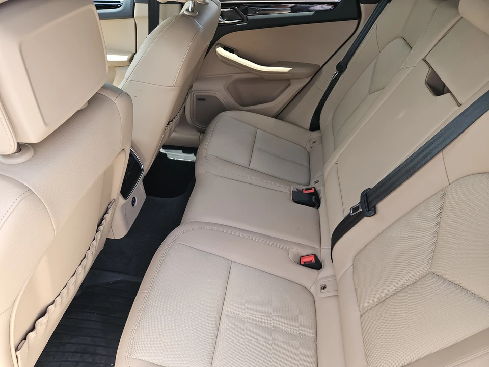 2026 Porsche Macan - Image 28 of 30