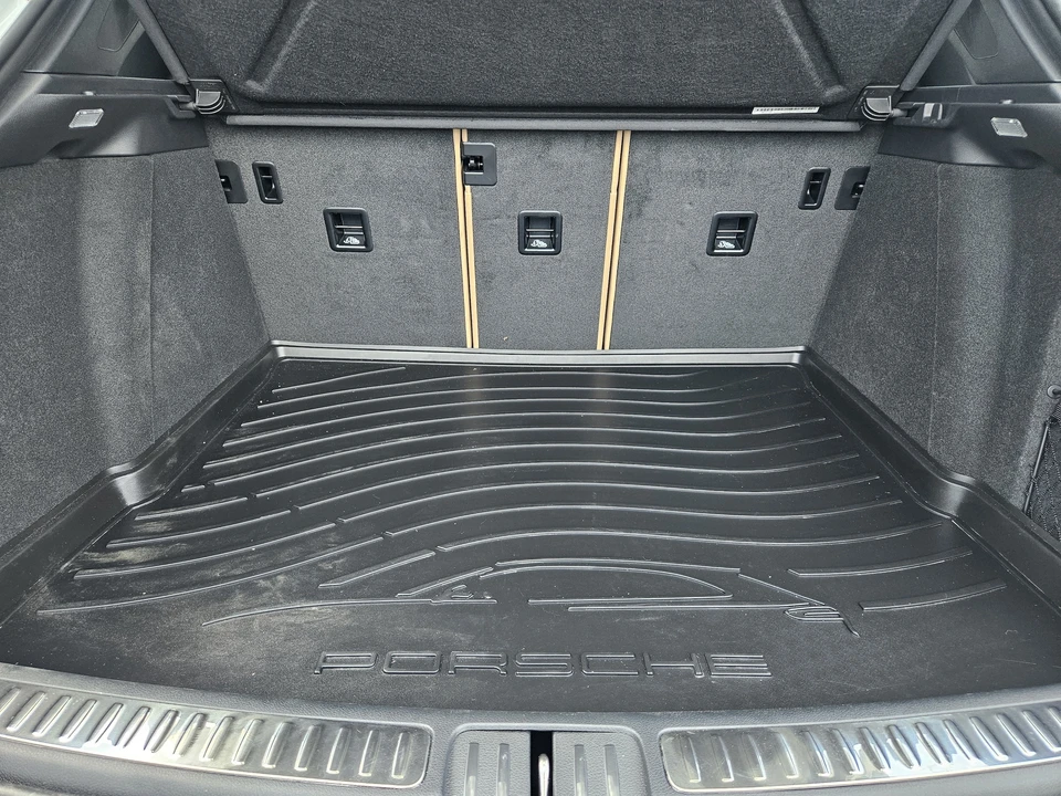2026 Porsche Macan - Image 30 of 30