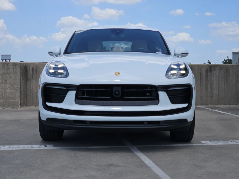 2026 Porsche Macan - Image 10 of 30