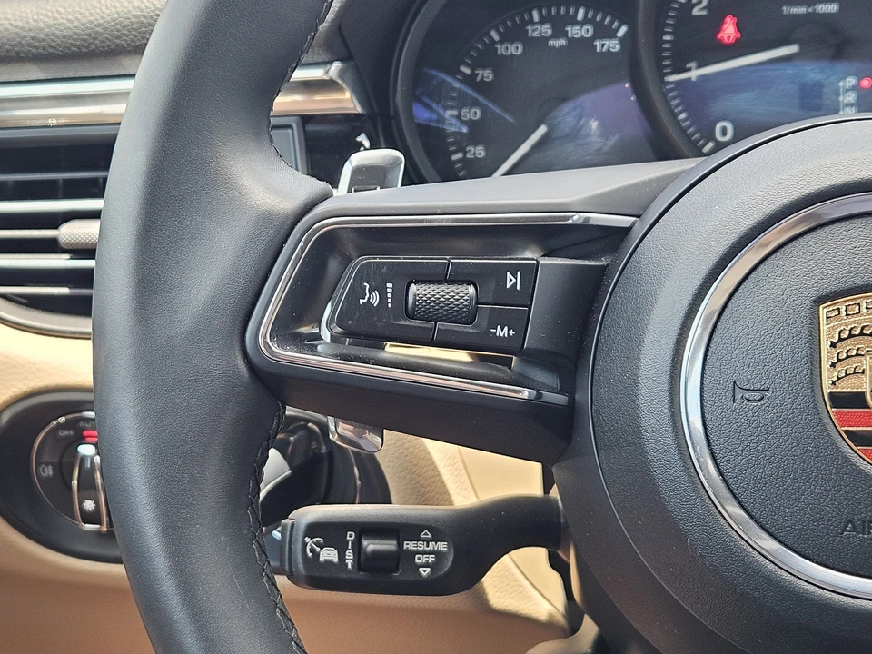 2026 Porsche Macan - Image 26 of 30