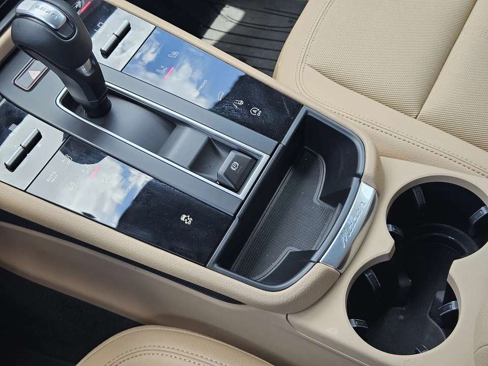 2026 Porsche Macan - Image 19 of 30