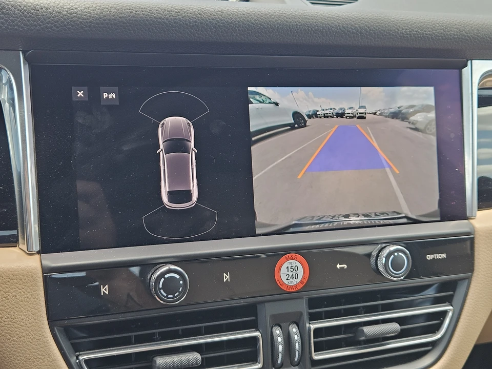 2026 Porsche Macan - Image 17 of 30